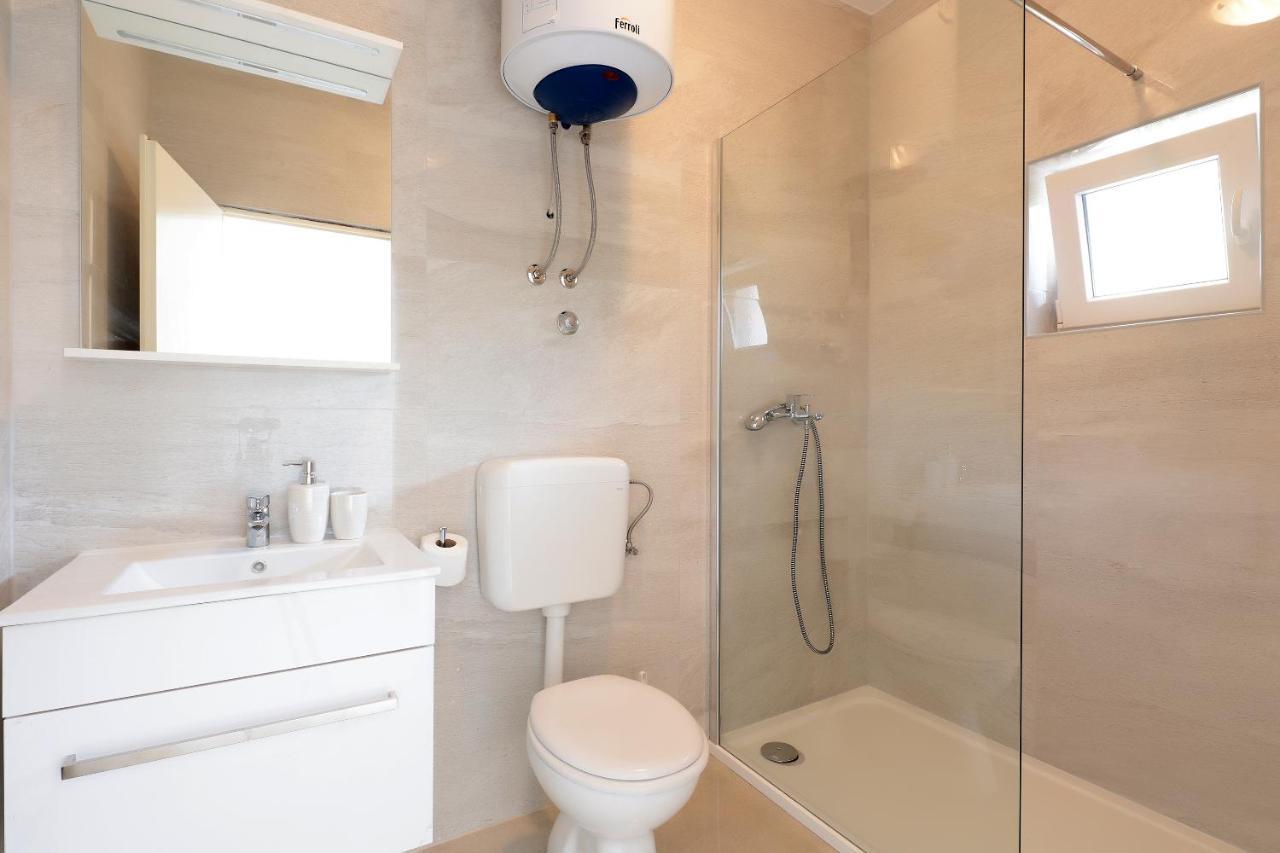 נובליה Apartments Lola מראה חיצוני תמונה