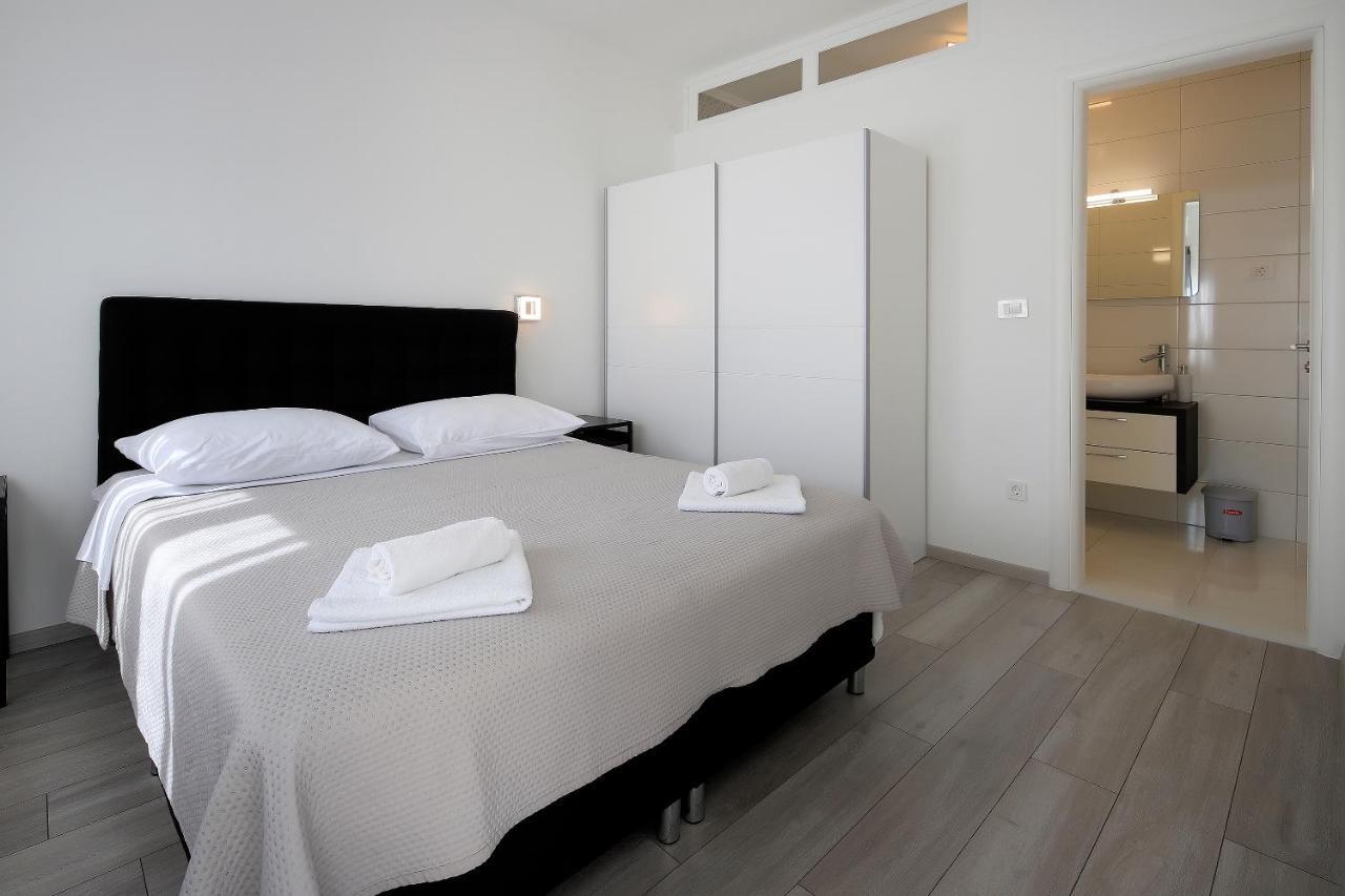 נובליה Apartments Lola מראה חיצוני תמונה
