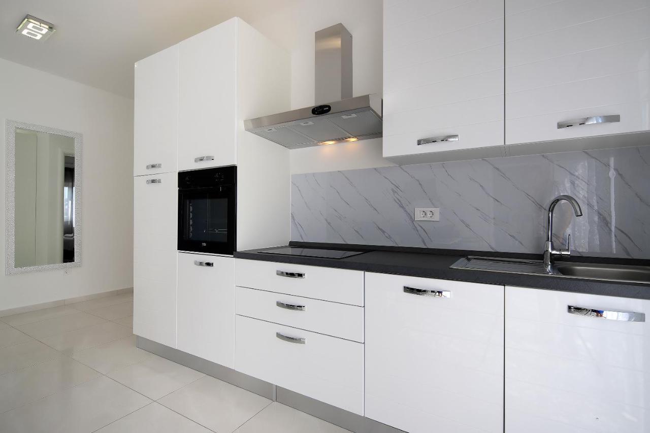 נובליה Apartments Lola מראה חיצוני תמונה