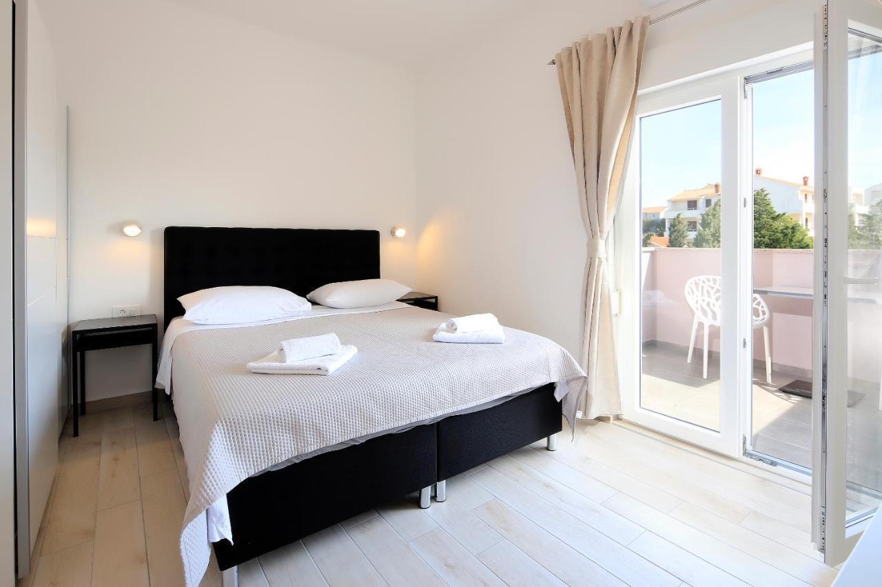 נובליה Apartments Lola מראה חיצוני תמונה