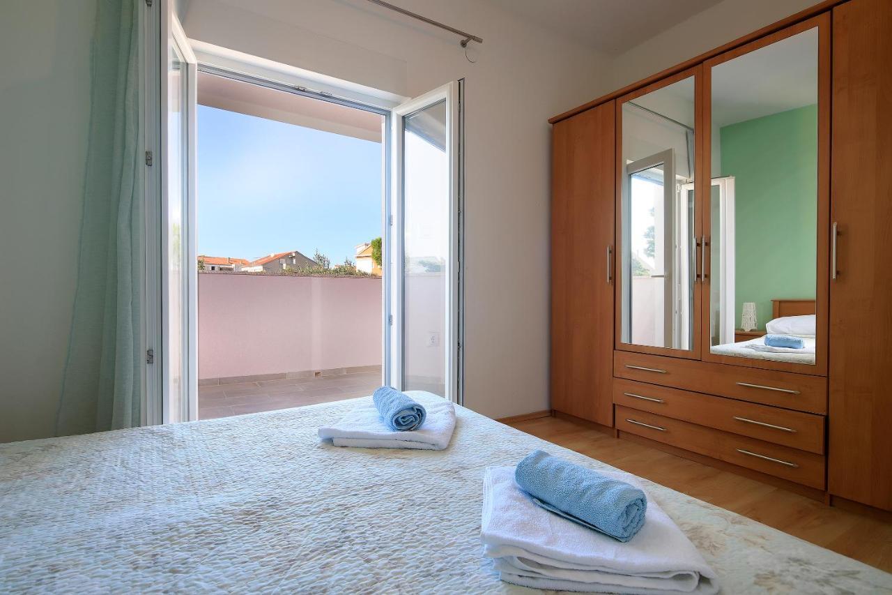 נובליה Apartments Lola מראה חיצוני תמונה