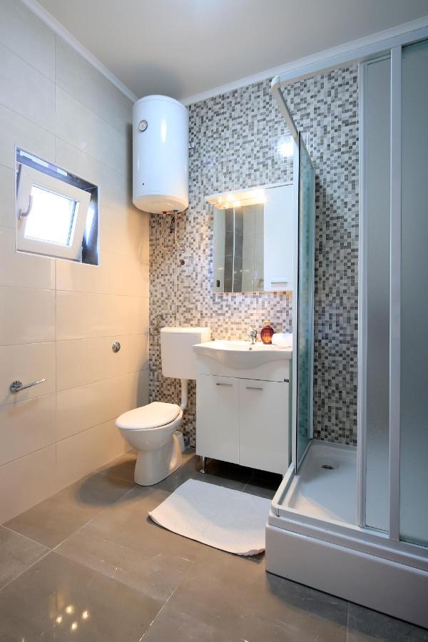 נובליה Apartments Lola מראה חיצוני תמונה