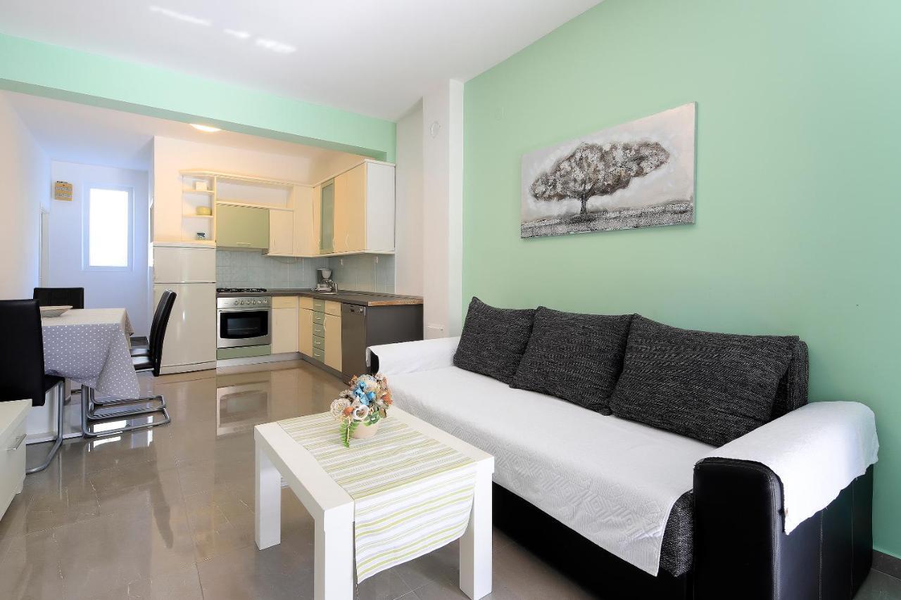 נובליה Apartments Lola מראה חיצוני תמונה