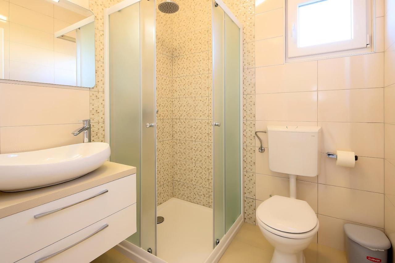 נובליה Apartments Lola מראה חיצוני תמונה