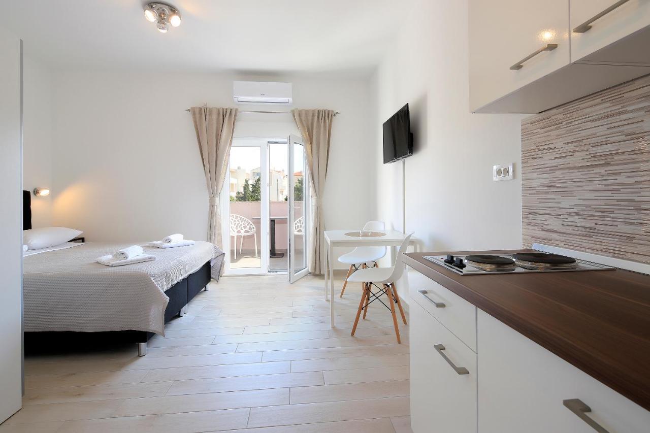 נובליה Apartments Lola מראה חיצוני תמונה