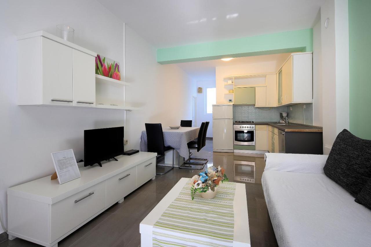 נובליה Apartments Lola מראה חיצוני תמונה