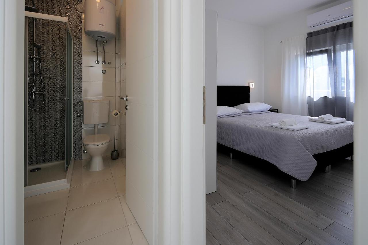 נובליה Apartments Lola מראה חיצוני תמונה