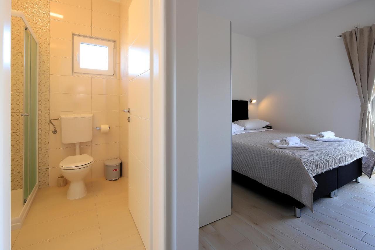 נובליה Apartments Lola מראה חיצוני תמונה