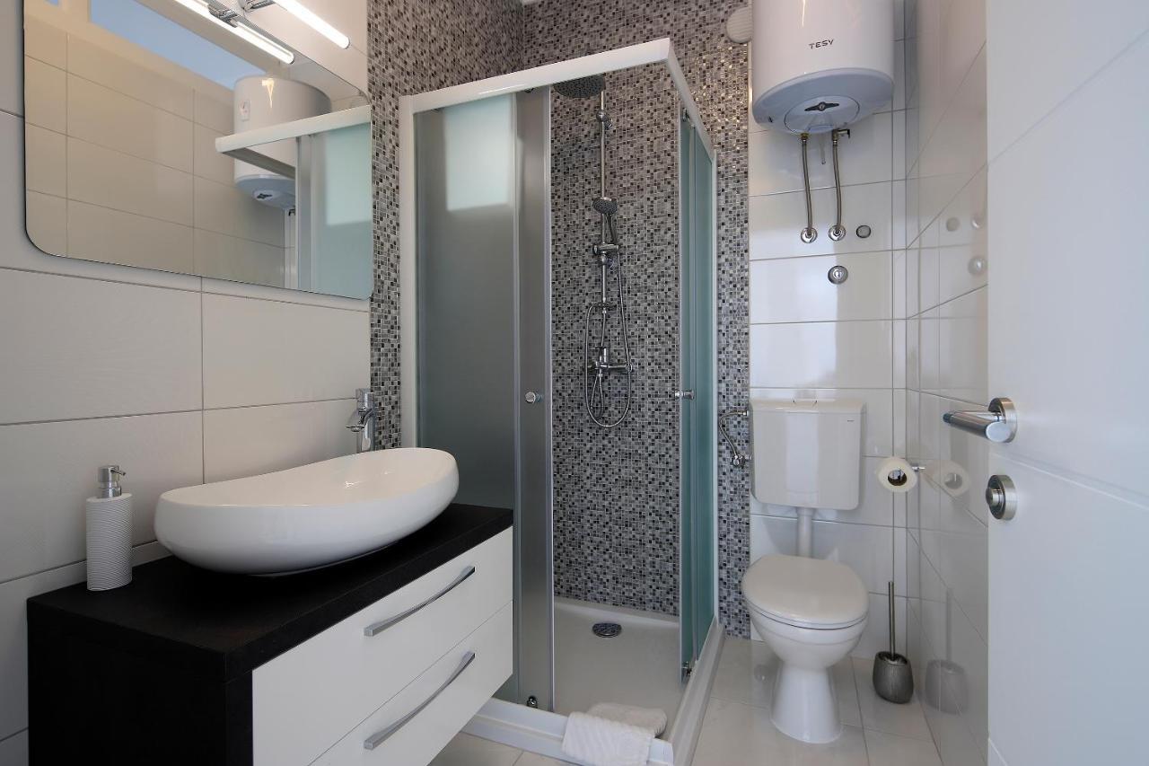 נובליה Apartments Lola מראה חיצוני תמונה