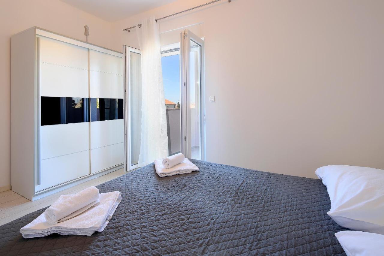 נובליה Apartments Lola מראה חיצוני תמונה